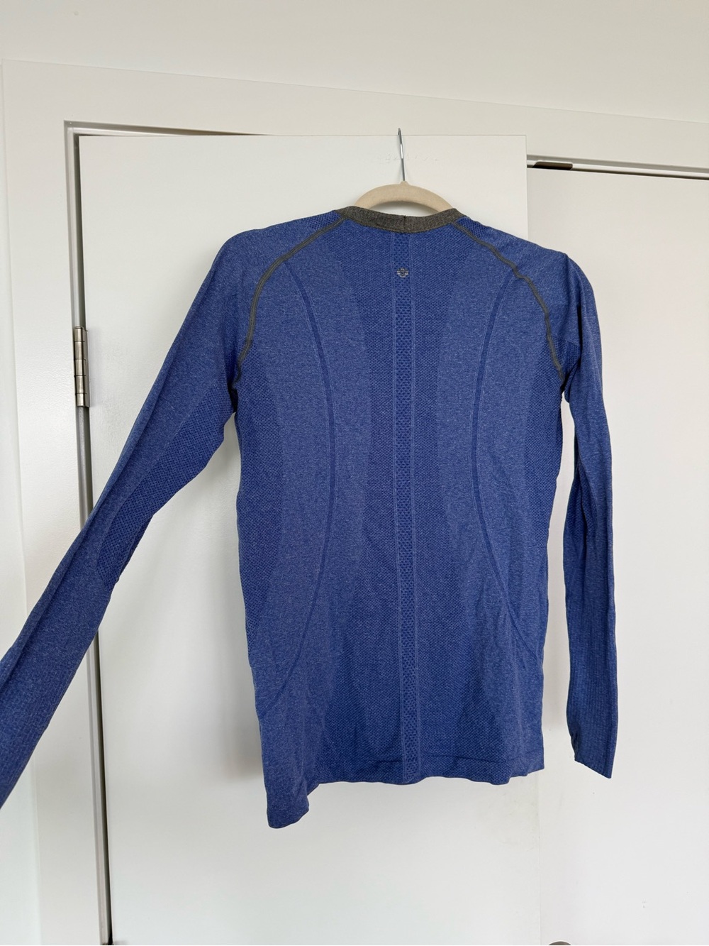 lululemon athletica Long Sleeve Heathered Blue Seam Detail Top